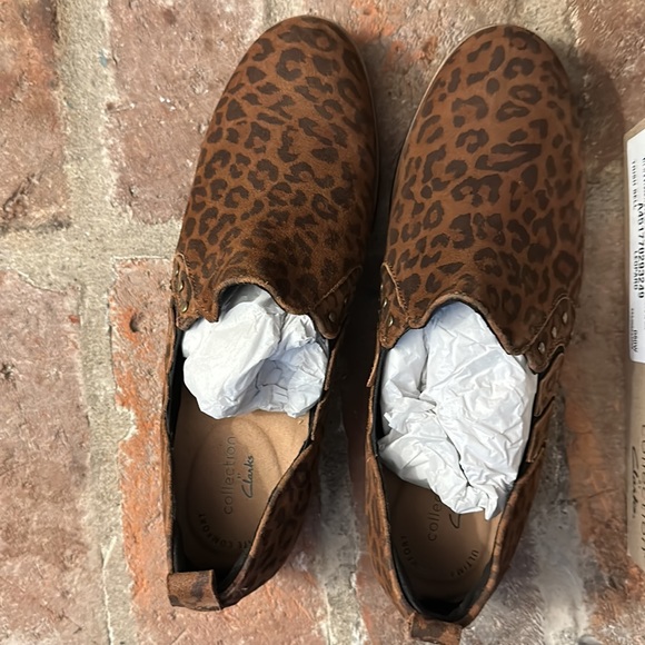 Clarks wide width size 8 Trish bell leopard loafers. - Picture 3 of 6
